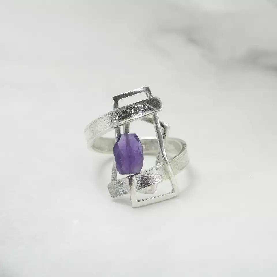 small component amethyst ring