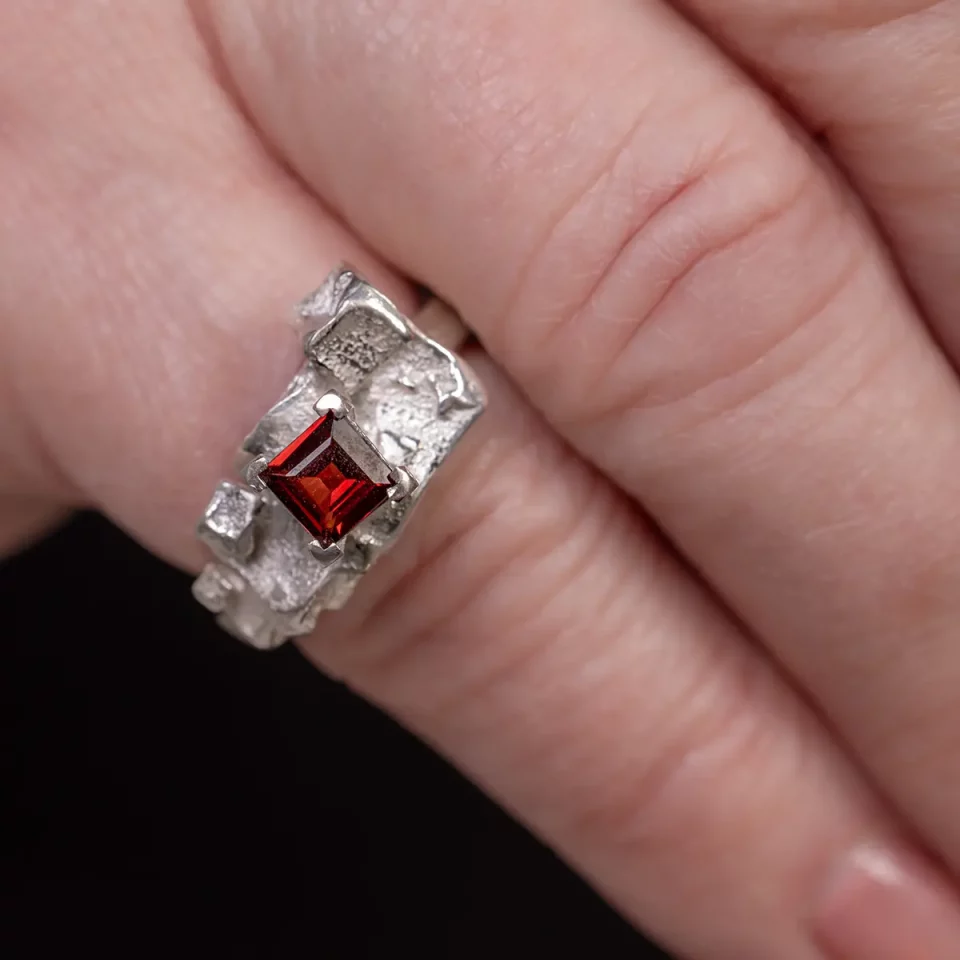 rockformation silver ring with garnet