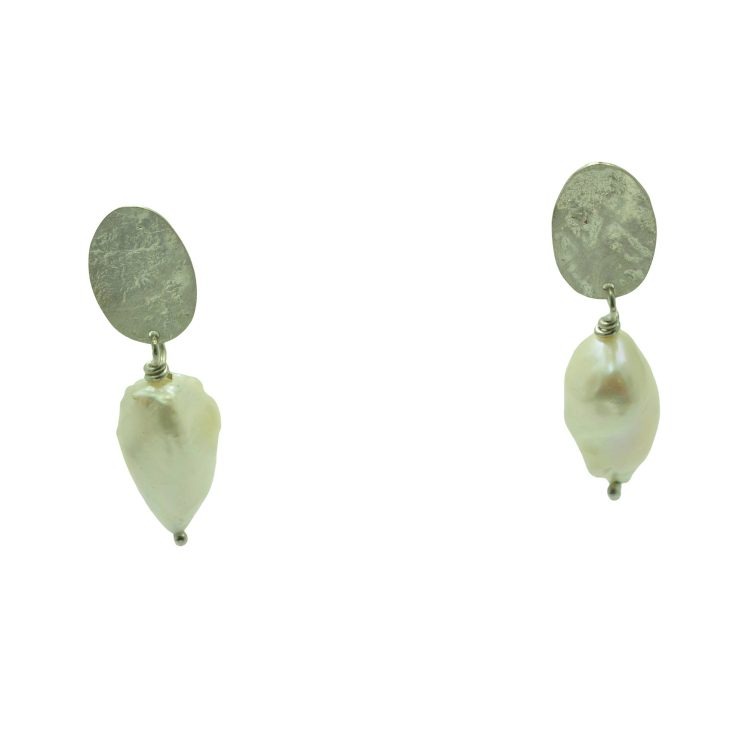Rollered silver baroque pearl drop stud earrings