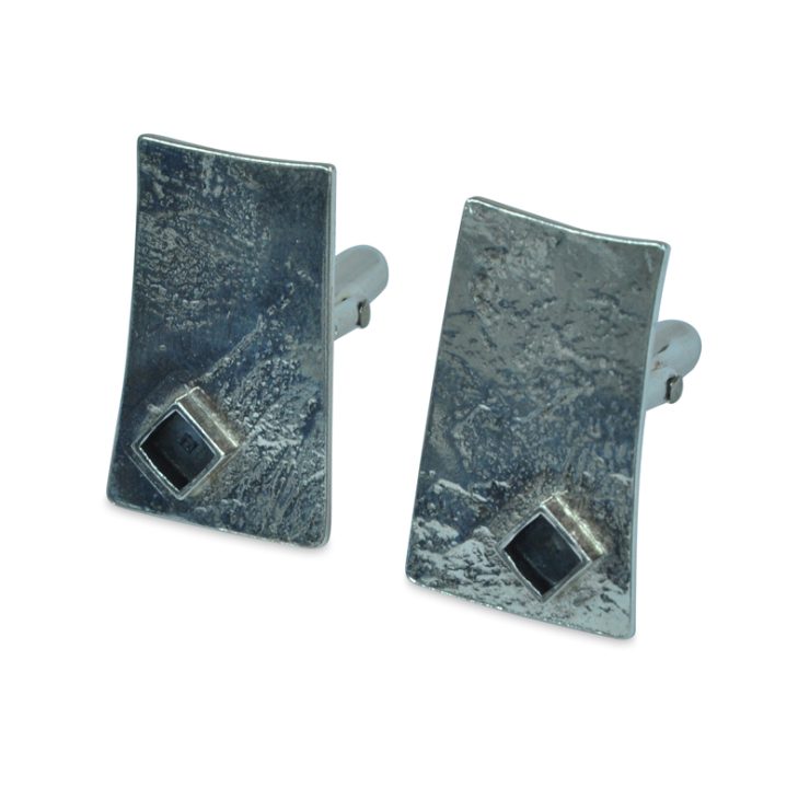 Rollered rectangle cufflinks with square detail