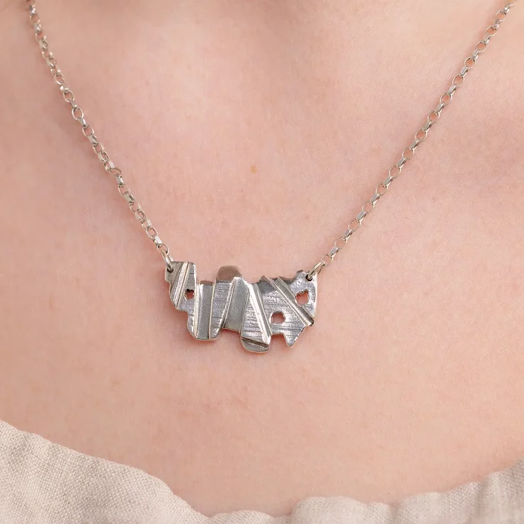 Medium fan necklace